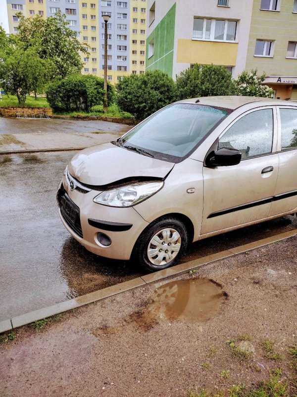 Auto Hyundai i10 rok 2009 lekko uszkodzony przód - 01 Auto Hyundai i10 rok 2009 lekko uszkodzony przód - 01