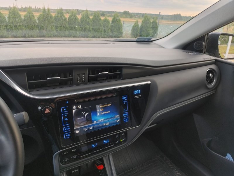 Toyota Auris 2018 1.6 benzyna Salon Polska - 04 Toyota Auris 2018 1.6 benzyna Salon Polska - 04