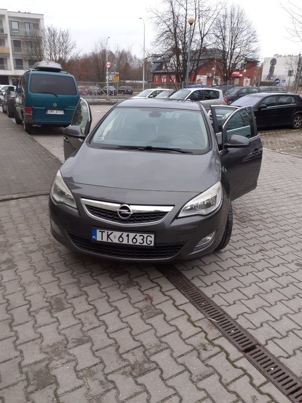 Opel Astra J 2010 Cosmo 1 właśc 79 tys km bezwypadkowy - 01 Opel Astra J 2010 Cosmo 1 właśc 79 tys km bezwypadkowy - 01