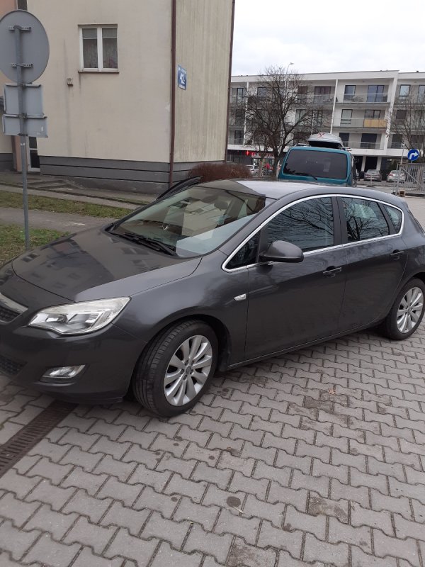 Opel Astra J 2010 Cosmo 1 właśc 79 tys km bezwypadkowy - 02 Opel Astra J 2010 Cosmo 1 właśc 79 tys km bezwypadkowy - 02