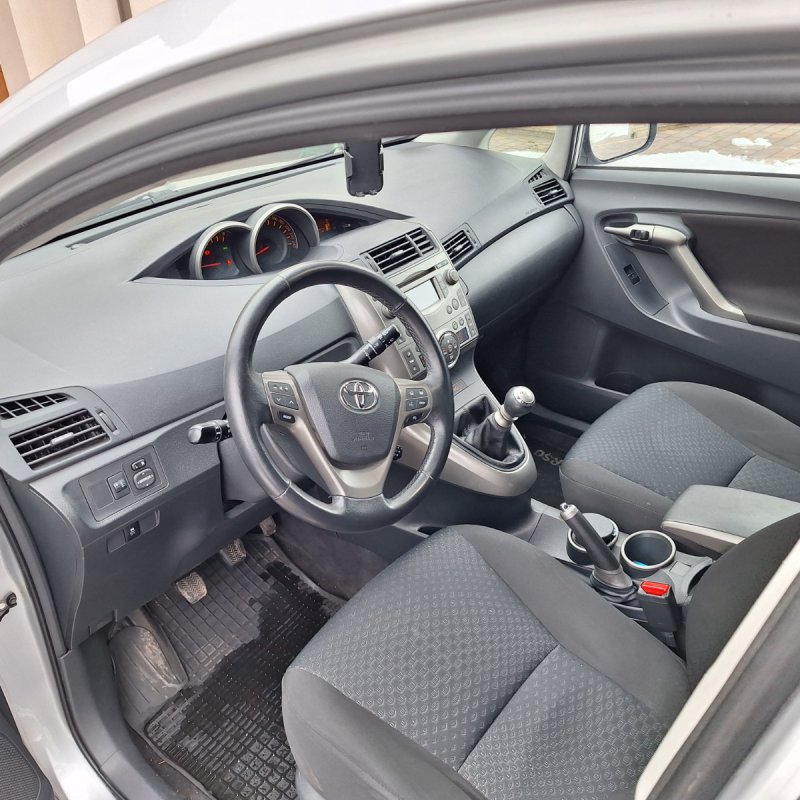 Toyota verso 1.8benzyna 7 osobowy. - 03 Toyota verso 1.8benzyna 7 osobowy. - 03