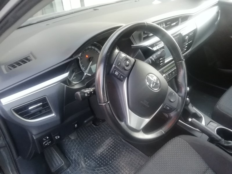 Sprzedam toyotę corollę 2014r - 04 Sprzedam toyotę corollę 2014r - 04