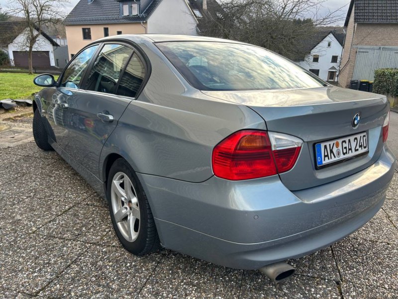 BMW E90 2.0 benzyna 06 r