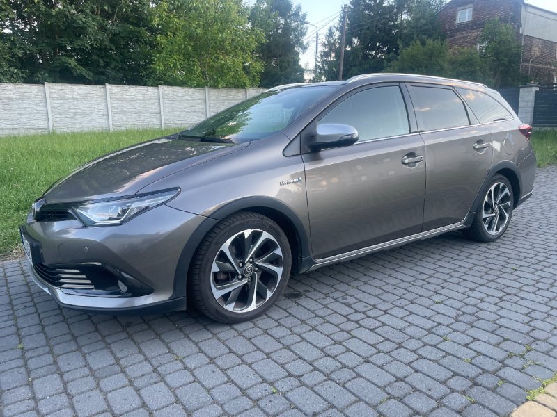 TOYOTA Auris 1,8 Hybrid wersja FreeStyle Limited