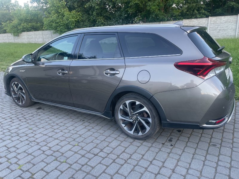 TOYOTA Auris 1,8 Hybrid wersja FreeStyle Limited - 03