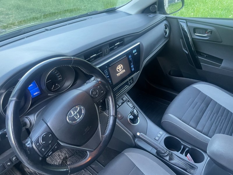 TOYOTA Auris 1,8 Hybrid wersja FreeStyle Limited - 05