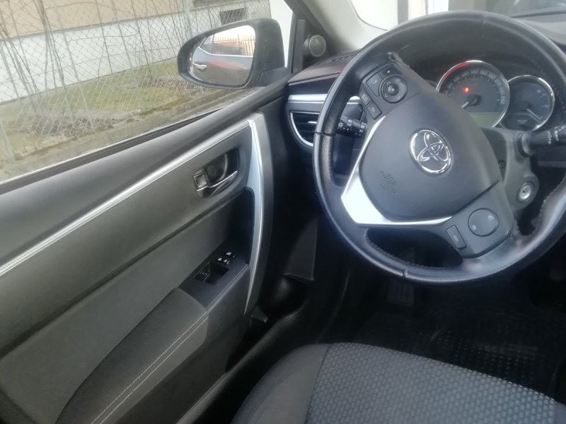 Sprzedam toyotę corollę 2014r