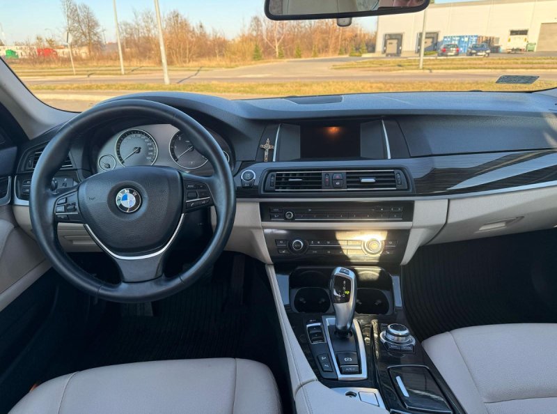 BMW Seria 5 520d xDrive Luxury Line, Polski salon, - 05