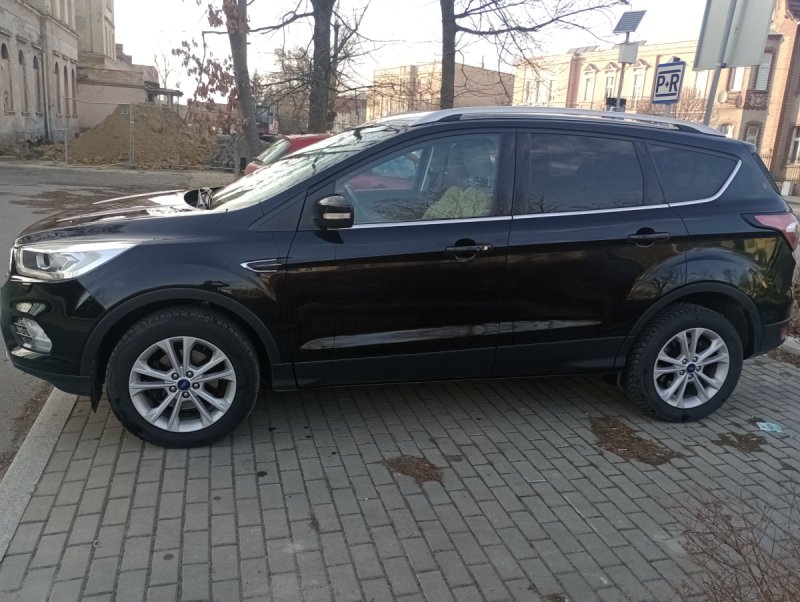 Ford Kuga 1.5 EcoBoost 2x4 Black Silver - 01