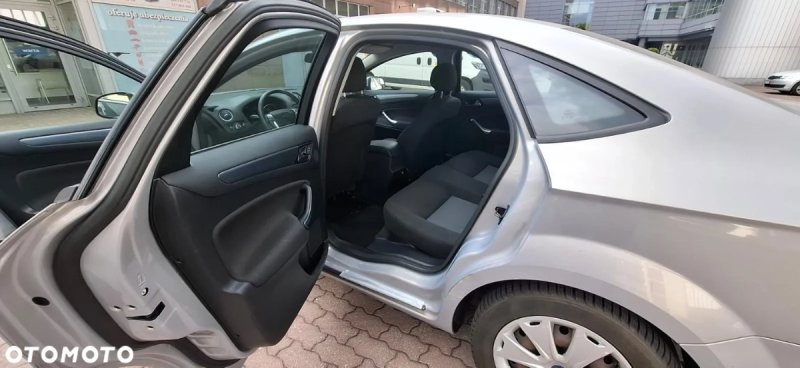 Ford Mondeo 2.0 TDCi Ambiente - 02