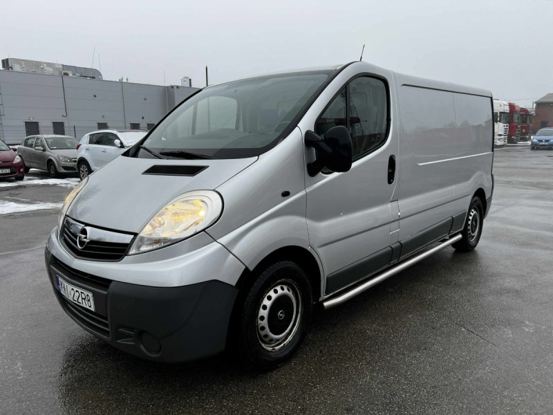 Opel Vivaro 2.5 CDTI L2H1 - 01