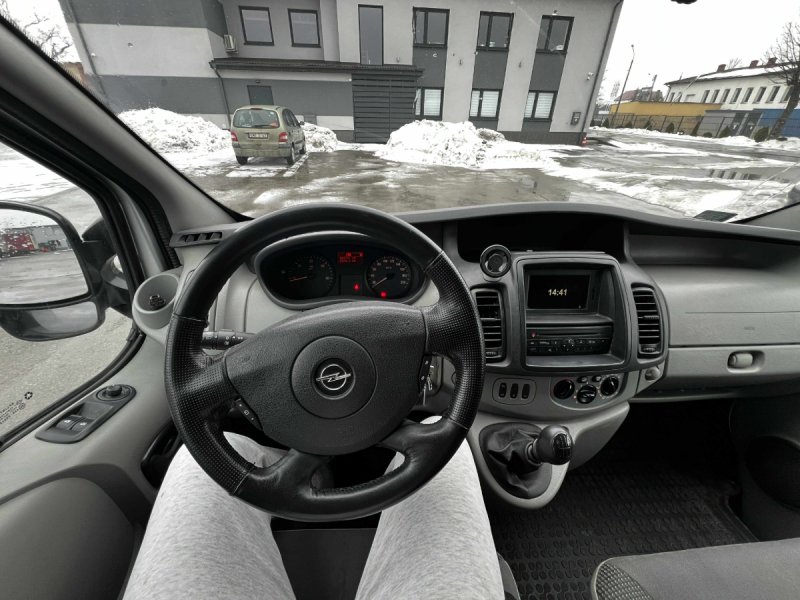 Opel Vivaro 2.5 CDTI L2H1 - 04
