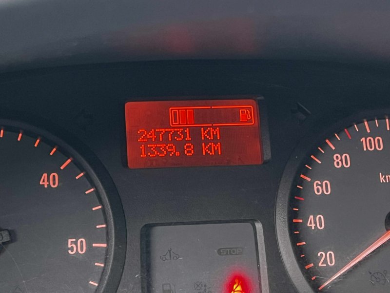 Opel Vivaro 2.5 CDTI L2H1 - 05