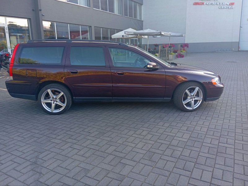 Volvo V70 D5 AWD Momentum - 02 Volvo V70 D5 AWD Momentum - 02