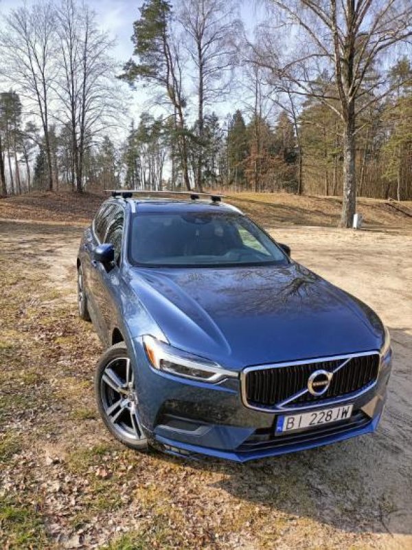 Sprzedam Volvo XC60 T5 AWD Momentum z 2020 - 02 Sprzedam Volvo XC60 T5 AWD Momentum z 2020 - 02