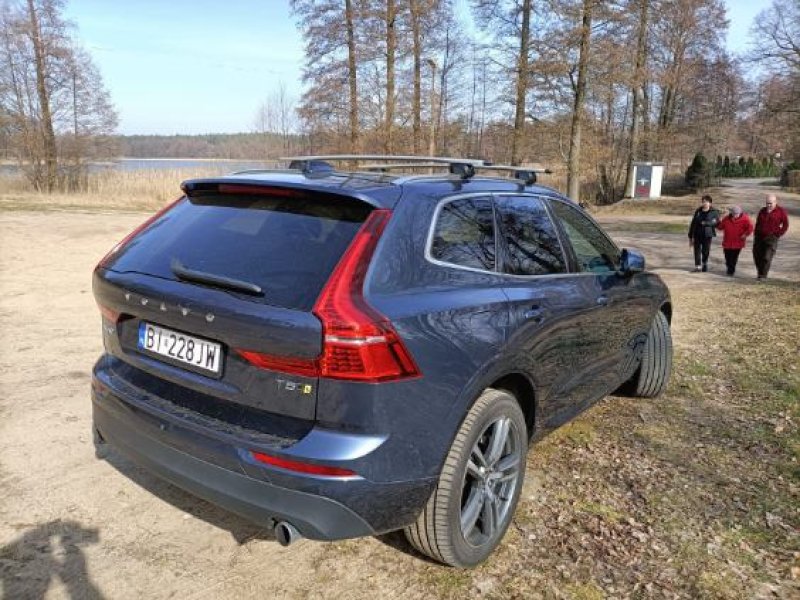 Sprzedam Volvo XC60 T5 AWD Momentum z 2020 - 03 Sprzedam Volvo XC60 T5 AWD Momentum z 2020 - 03