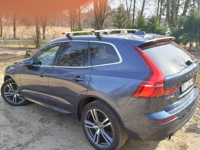 Sprzedam Volvo XC60 T5 AWD Momentum z 2020 - 04 Sprzedam Volvo XC60 T5 AWD Momentum z 2020 - 04