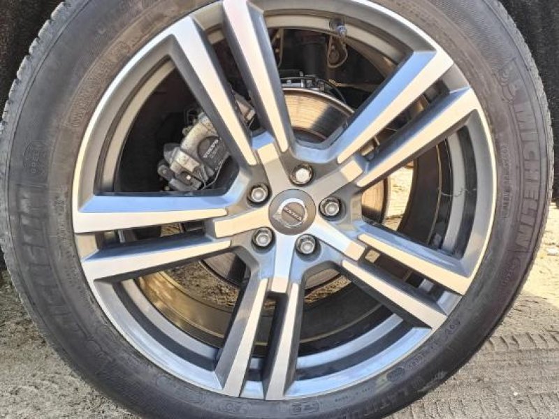 Sprzedam Volvo XC60 T5 AWD Momentum z 2020 - 08 Sprzedam Volvo XC60 T5 AWD Momentum z 2020 - 08