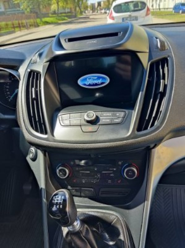 Ford Kuga - 04