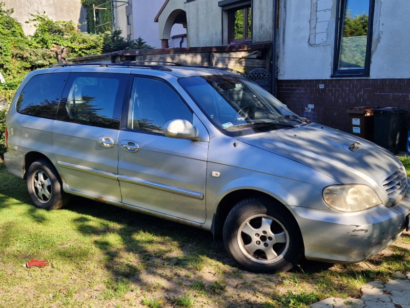 Kia Carnival minvan - 01