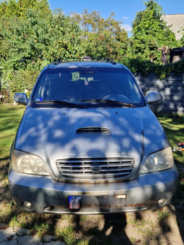 Kia Carnival minvan - 03