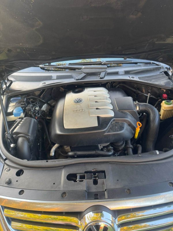 VW Touareg 2.5 TDI Exclusive Manual 4x4 Zadbany - 09