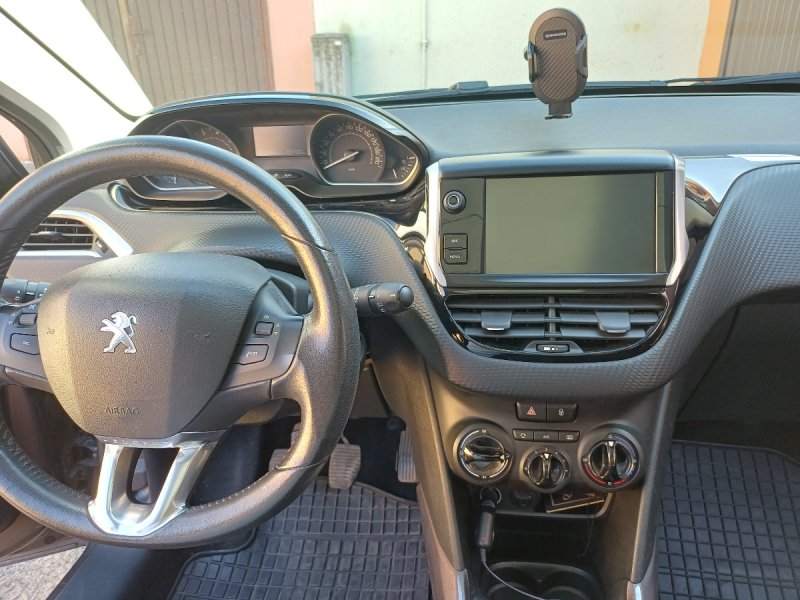 Peugeot 2008 - 01