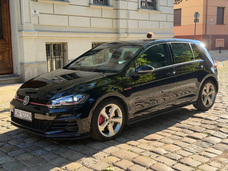 Volkswagen Golf GTI Perfomance - 02