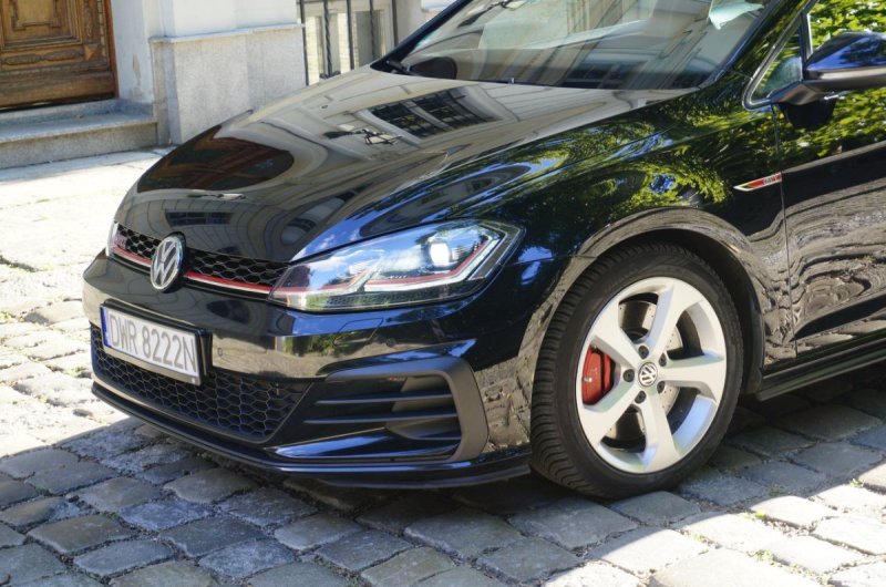Volkswagen Golf GTI Perfomance - 03