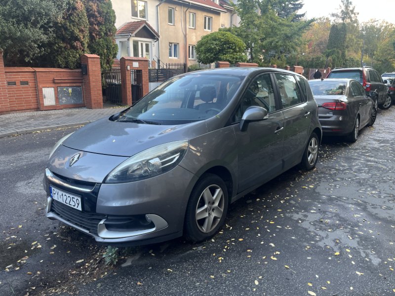 Renault Scenic 2012 r., 215tys.km, gaz, uszkodzony