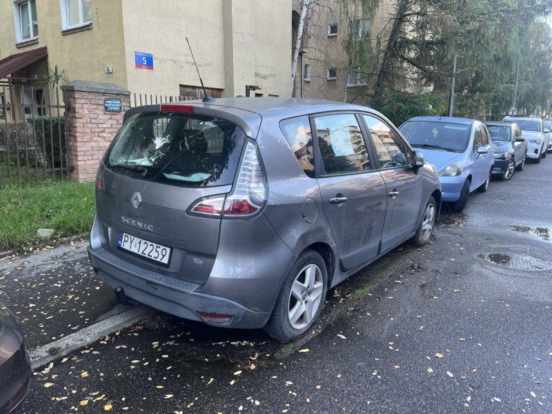 Renault Scenic 2012 r., 215tys.km, gaz, uszkodzony - 03