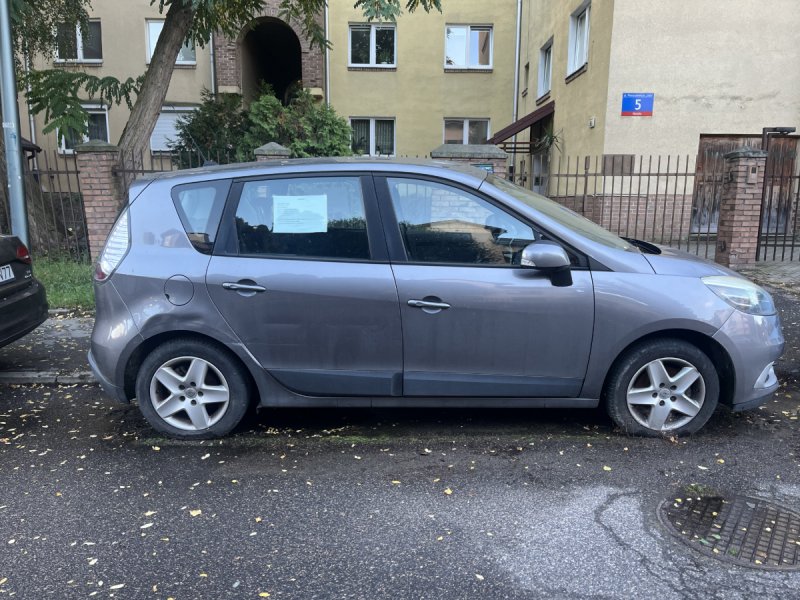 Renault Scenic 2012 r., 215tys.km, gaz, uszkodzony - 05